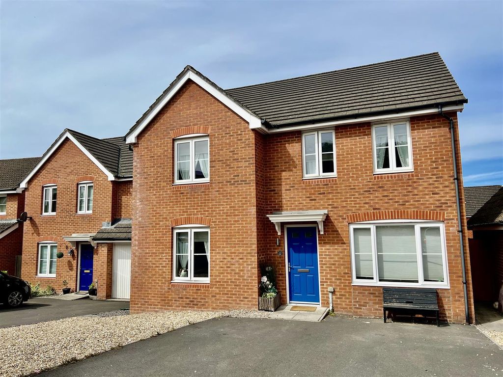 4 bed detached house for sale in Dol Y Dderwen, Ammanford SA18 Zoopla