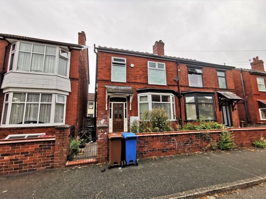 3 bed semidetached house for sale in Winterton Road, Stockport SK5