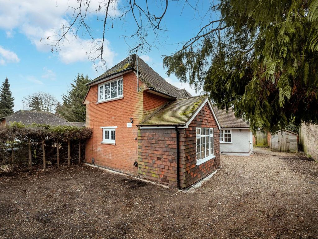 3 bed cottage to rent in Woking, Woking GU22 Zoopla