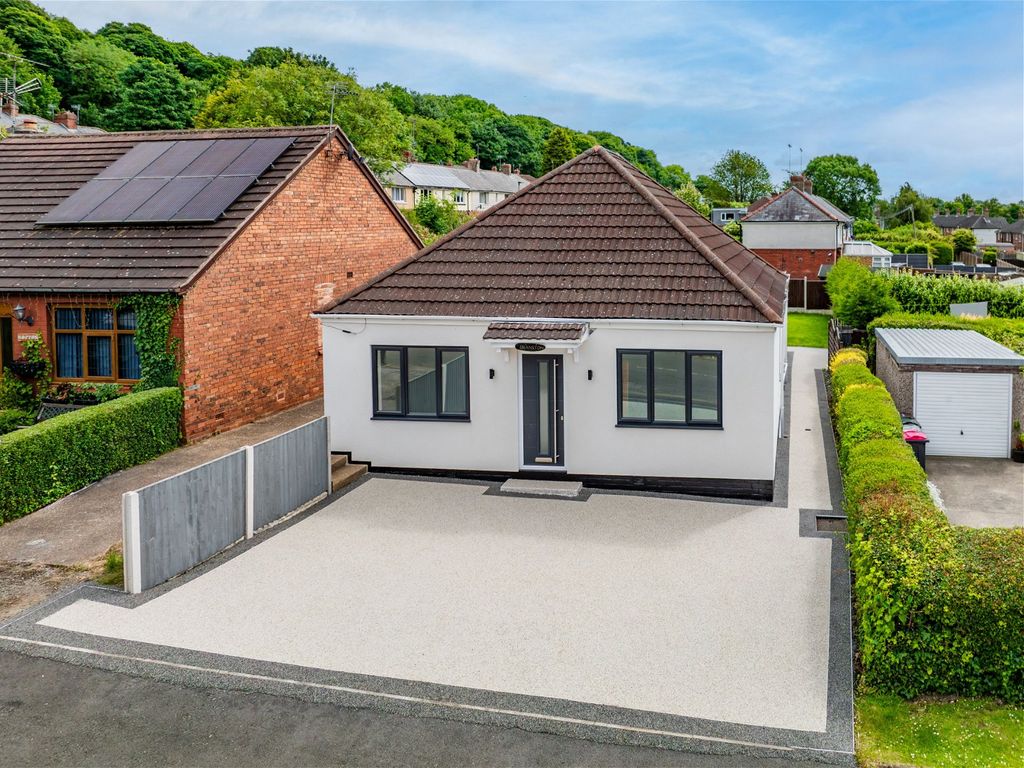 3 bed bungalow for sale in Dunstan Road, Maltby, Rotherham S66, £