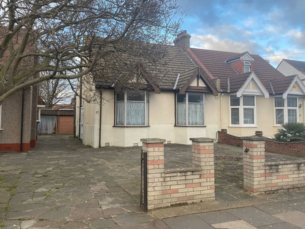 2 bed semidetached bungalow for sale in Levett Gardens, Seven Kings