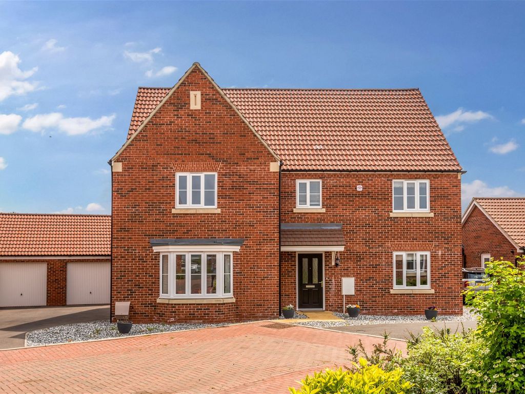 5 bed detached house for sale in Mancetter Close, Kirby Muxloe