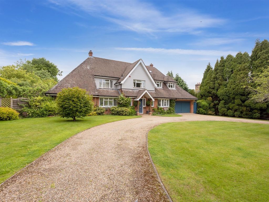 5 bed detached house for sale in Satwell Close, Rotherfield Greys