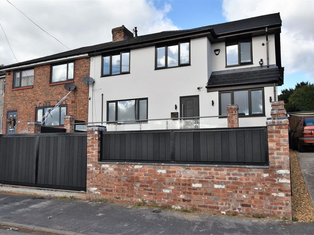5 bed semidetached house for sale in Chester Road, Tyldesley