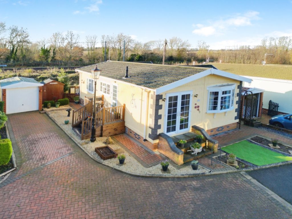 2 bed mobile/park home for sale in Eastfield Park, Lincoln Road, Tuxford, Nottinghamshire NG22