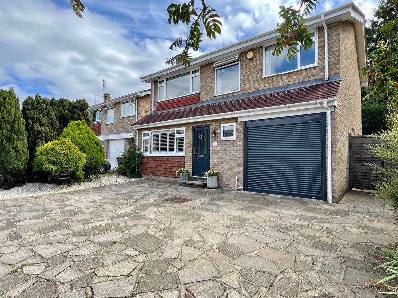 4 bed detached house for sale in Butterfield, Wooburn Green, High