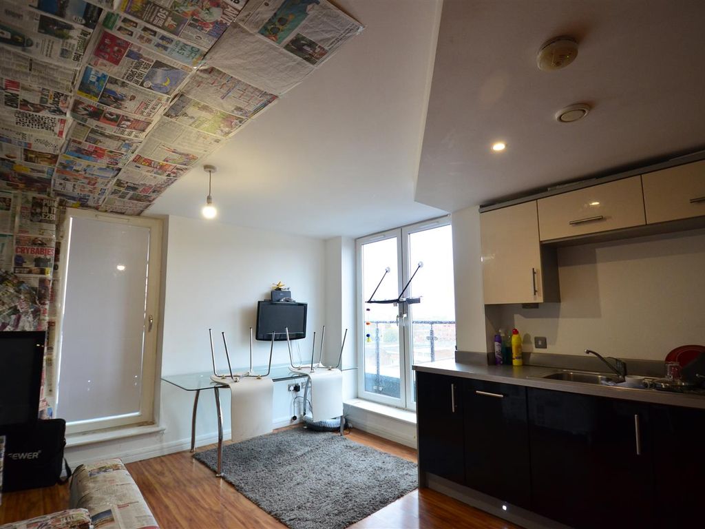 2 bed flat to rent in Bromsgrove Street, Birmingham B5, £1,250 pcm Zoopla