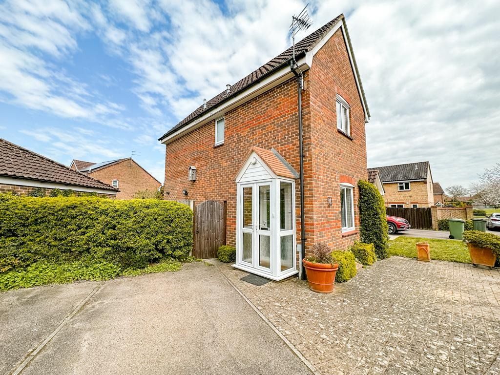 2 bed semidetached house for sale in Elizabeth Close, Attleborough