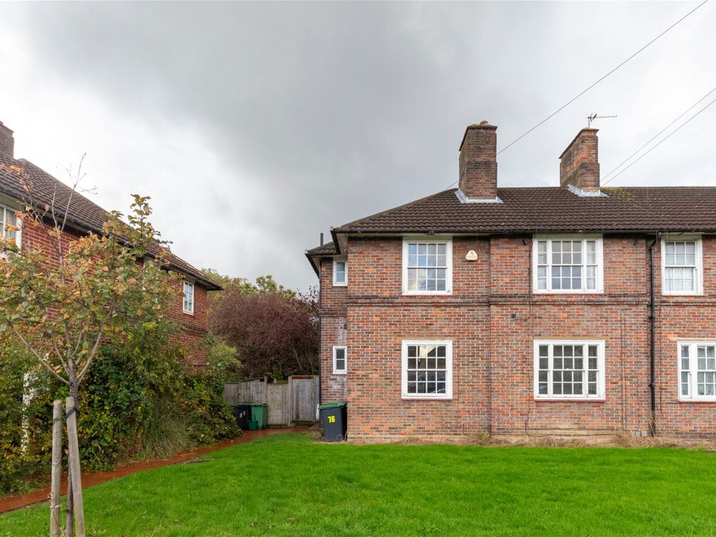 2 bed for sale in The Roundway, London N17, £350,000 Zoopla