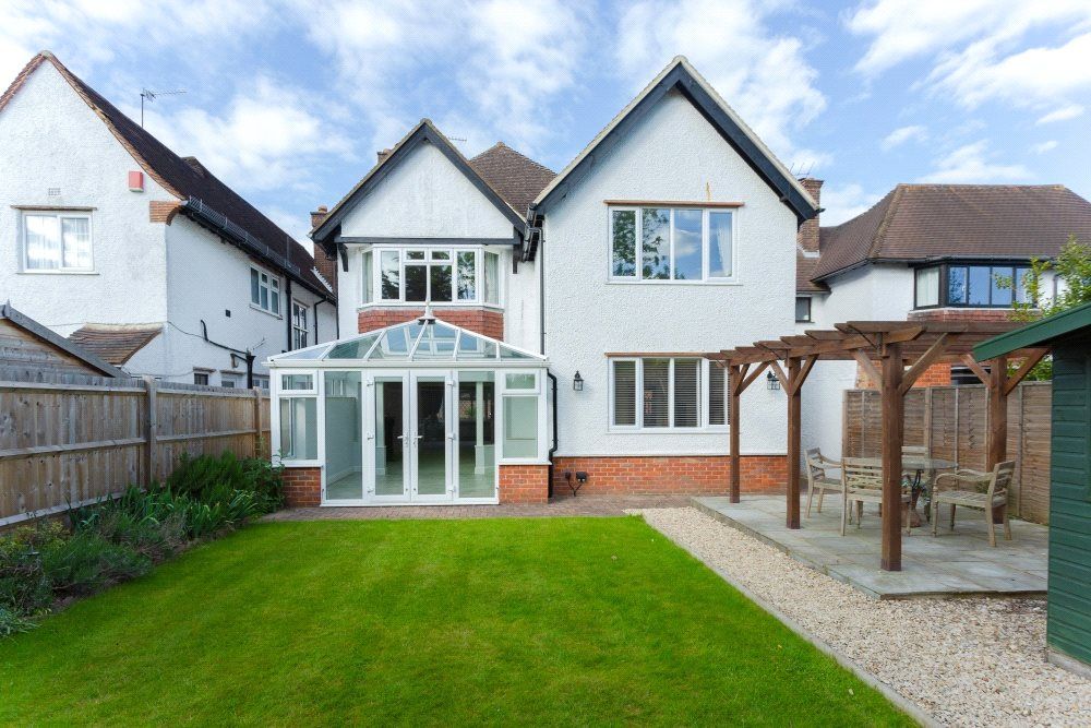 3 bed detached house to rent in Ethorpe Close, Gerrards Cross, Buckinghamshire SL9, £3,950 pcm