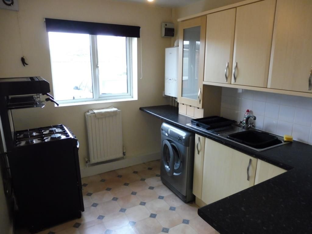 2 bed flat to rent in Laburnum Drive, Cherry Willingham, Lincoln LN3, £