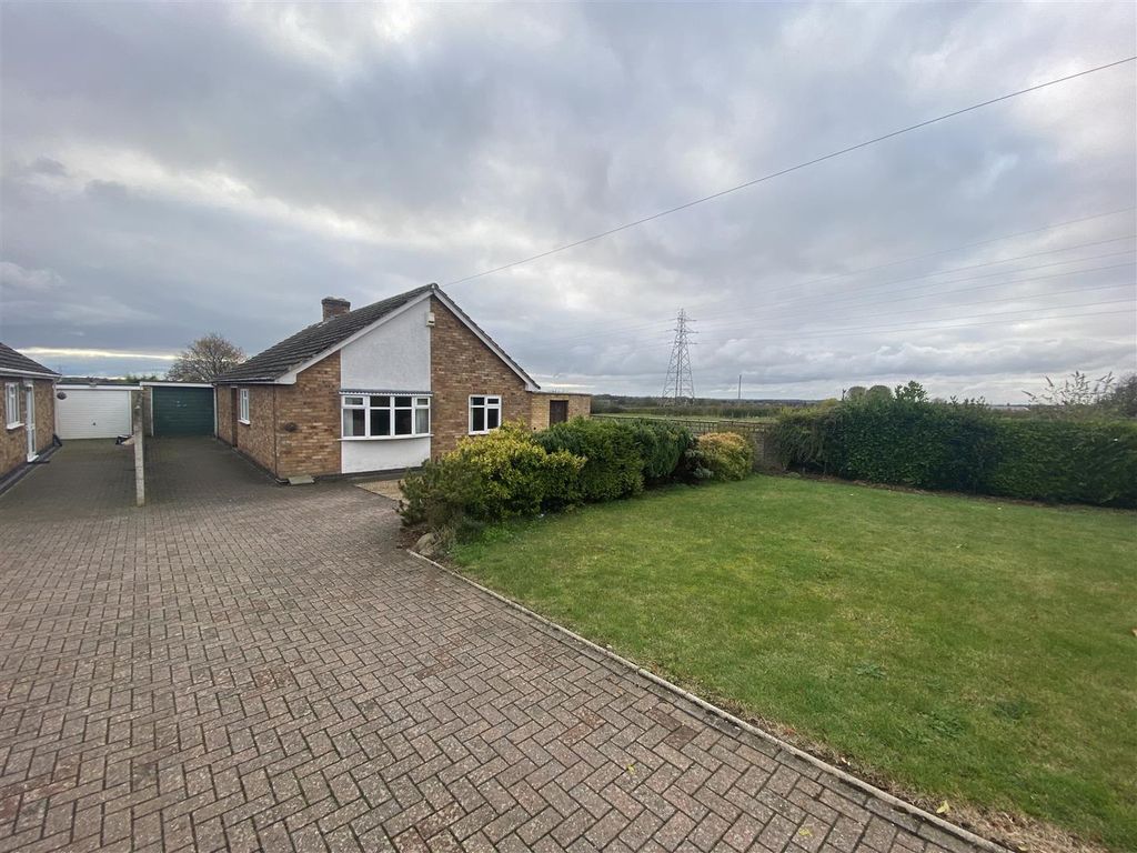 3 bed detached bungalow for sale in Main Street, Newbold, Rugby CV21 Zoopla
