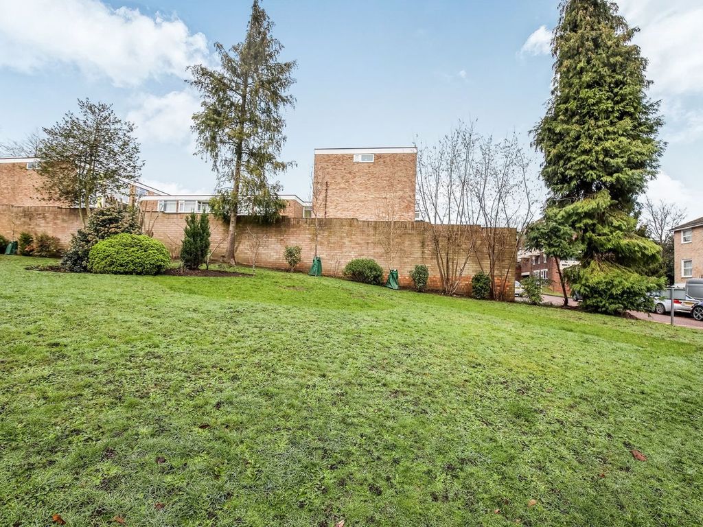 1 bed flat for sale in Fairview Avenue, Woking GU22 Zoopla