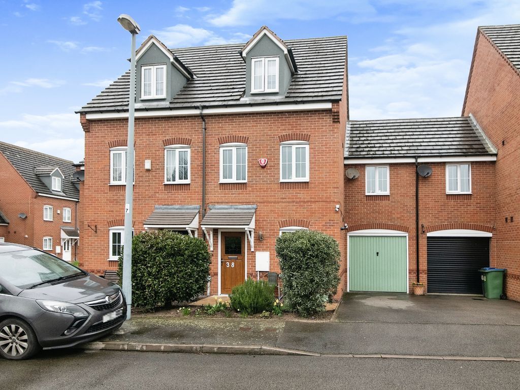 4 bed town house for sale in Old College Drive, Wednesbury WS10 Zoopla