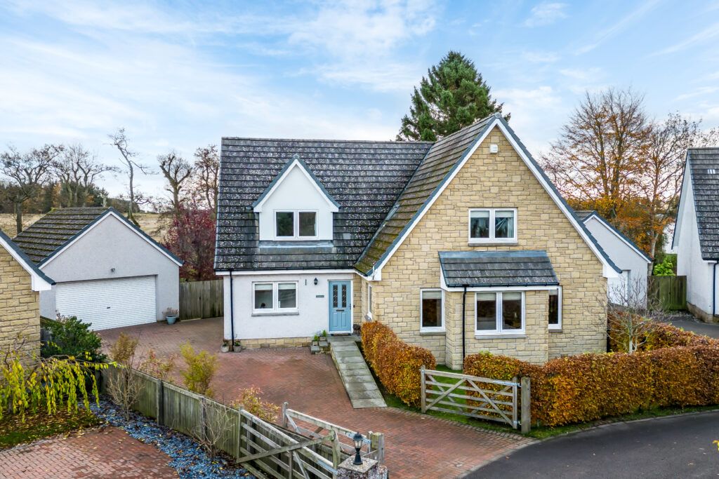 5 bed detached house for sale in Smiddy Haugh, Forfar DD8, £385,000