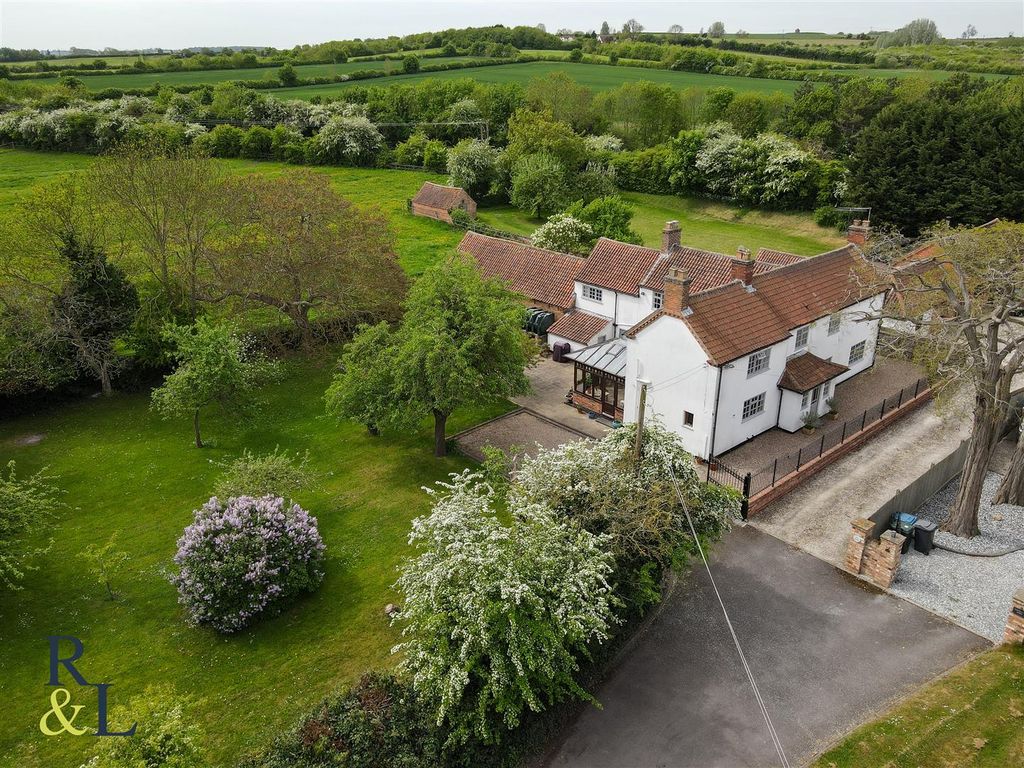 5 bed detached house for sale in Nottingham Road, Cropwell