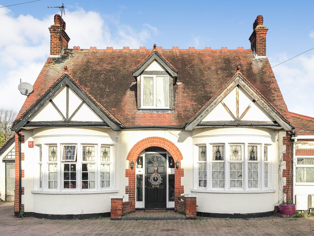 5 bed semidetached house for sale in Cumberland Avenue, SouthendOnSea SS2, £260,000 Zoopla