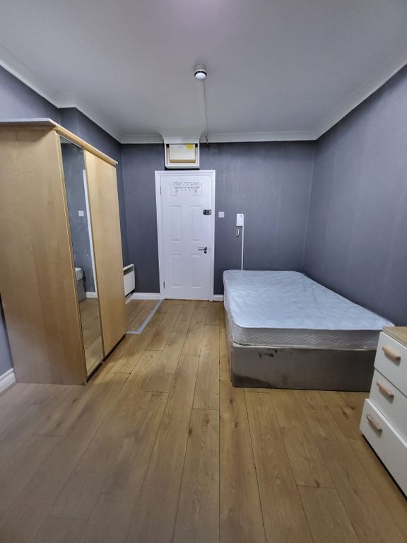 1 bed flat to rent in Hendon Way, London NW2, £1,300 pcm Zoopla