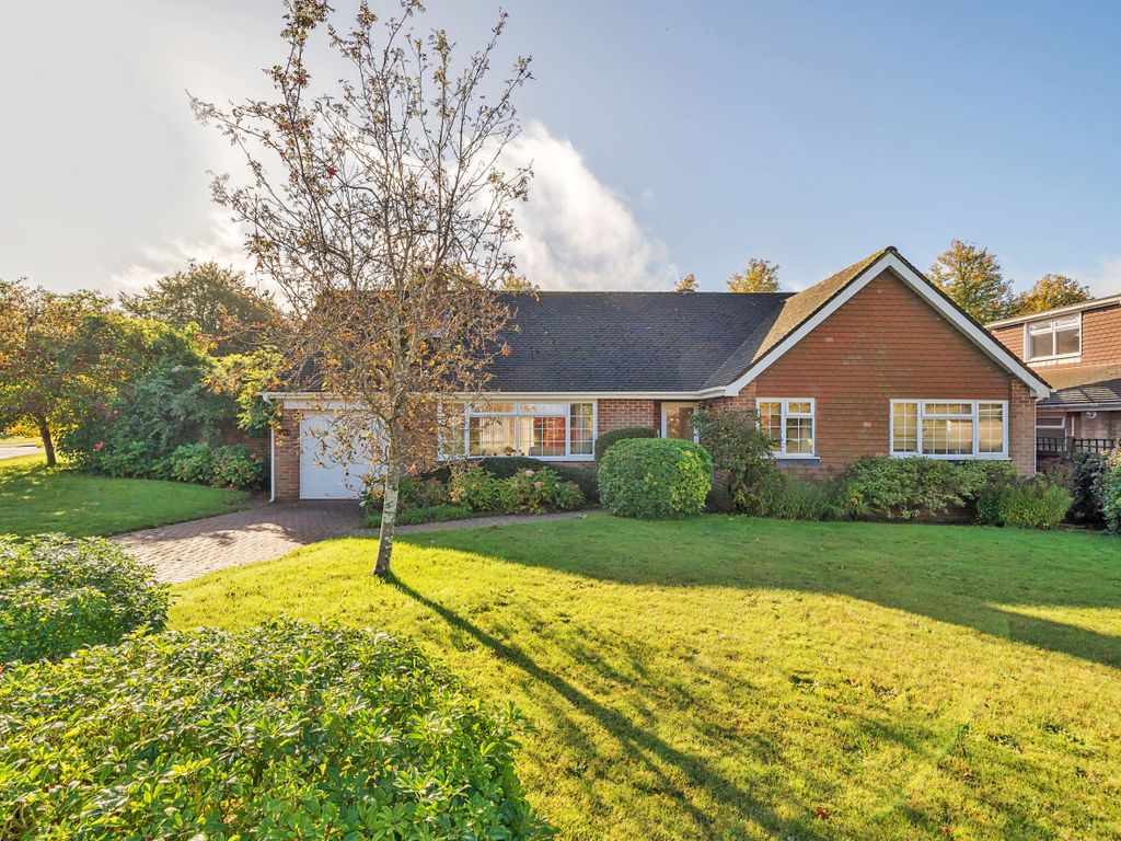 5 bed detached house for sale in Chestnut Way, Godalming, Surrey GU7, £