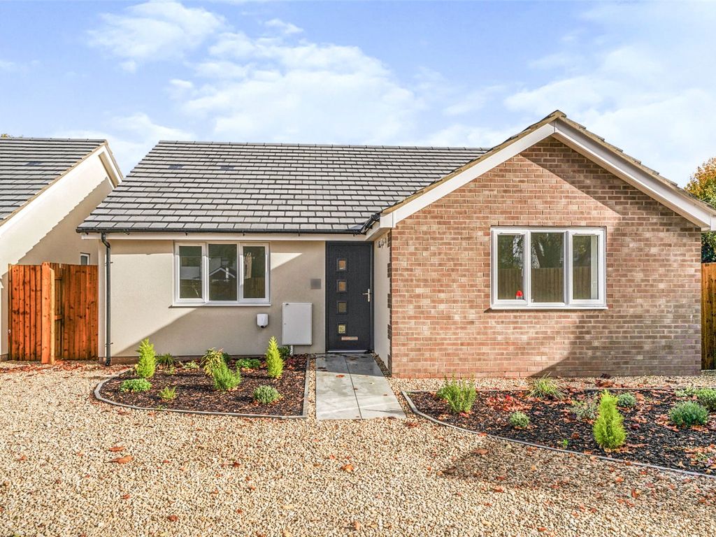 3 bed bungalow to rent in Swindon Road, Cheltenham, Gloucestershire