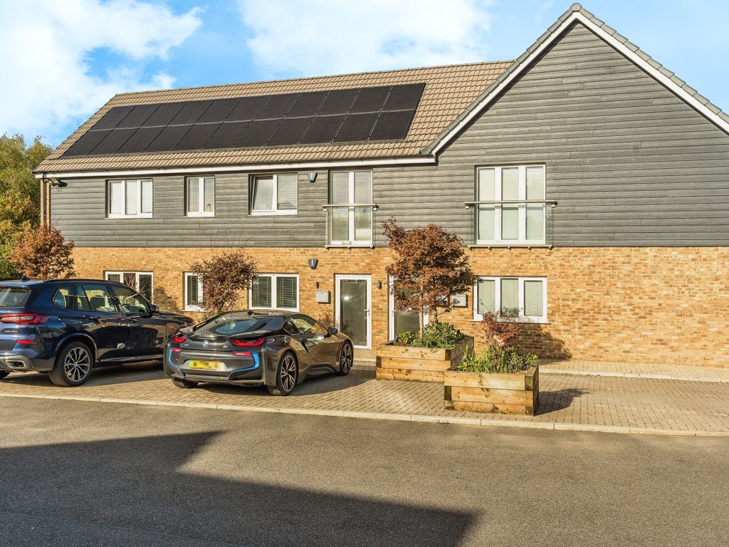 3 bed flat for sale in Phoenix Mews, Bluebell Hill, Chatham ME5, £