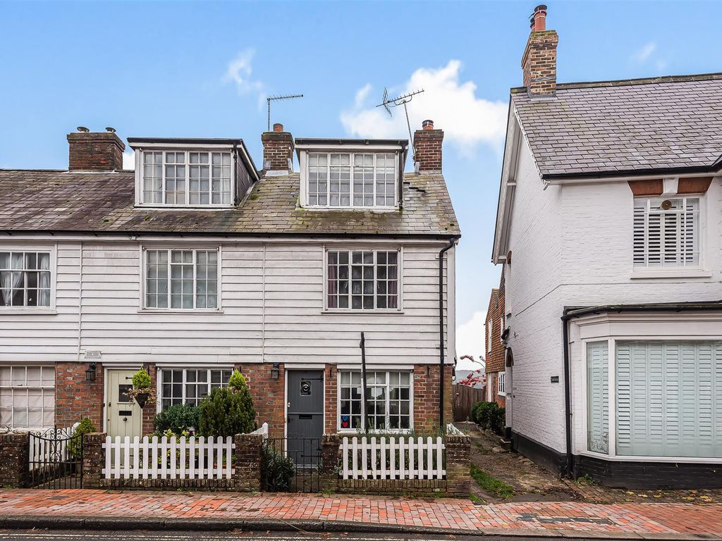 3 bed end terrace house for sale in High Street, Burwash, Etchingham