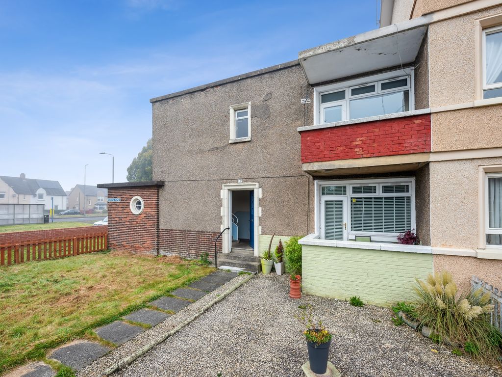 2 bed flat to rent in Portal Road, Grangemouth, Stirling FK3, £795 pcm