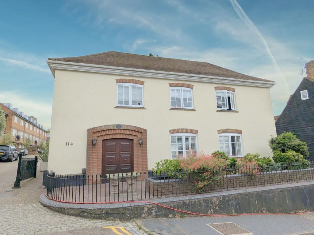 2 bed flat to rent in Lower Dagnall Street, St Albans, Hertfordshire