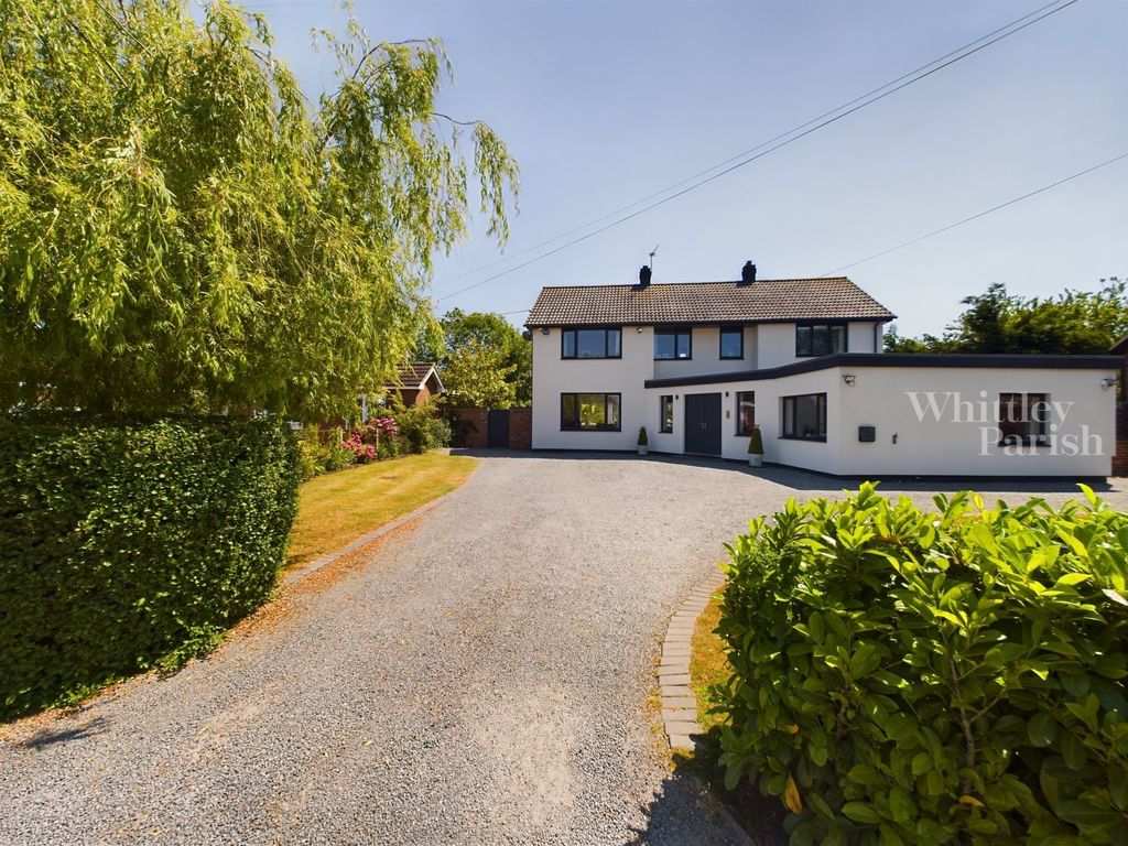 5 bed detached house for sale in Vicarage Road, Wingfield, Diss IP21