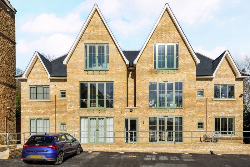 2 bed flat to rent in Filmer Grove, Godalming GU7 Zoopla