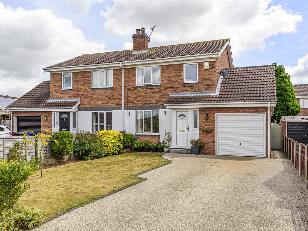 3 bed semidetached house for sale in Willow Rise, Thorpe Willoughby