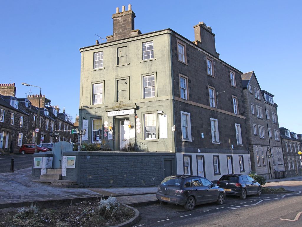 2 bed penthouse to rent in Queen Street, Stirling FK8, £950 pcm Zoopla