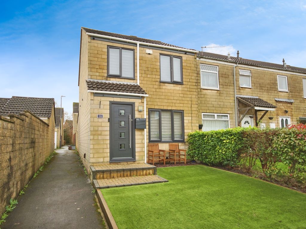 3 bed end terrace house for sale in Pennine Road, Oldland Common