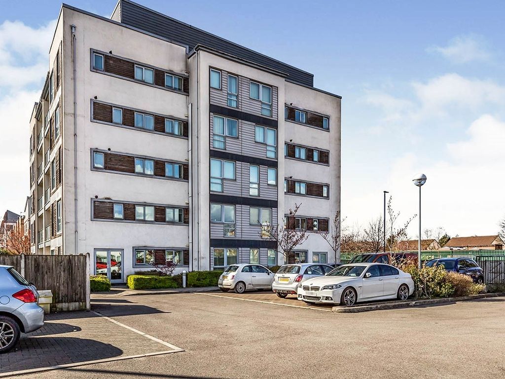 2 bed flat to rent in Ashton Old Road, Manchester M11, £995 pcm Zoopla