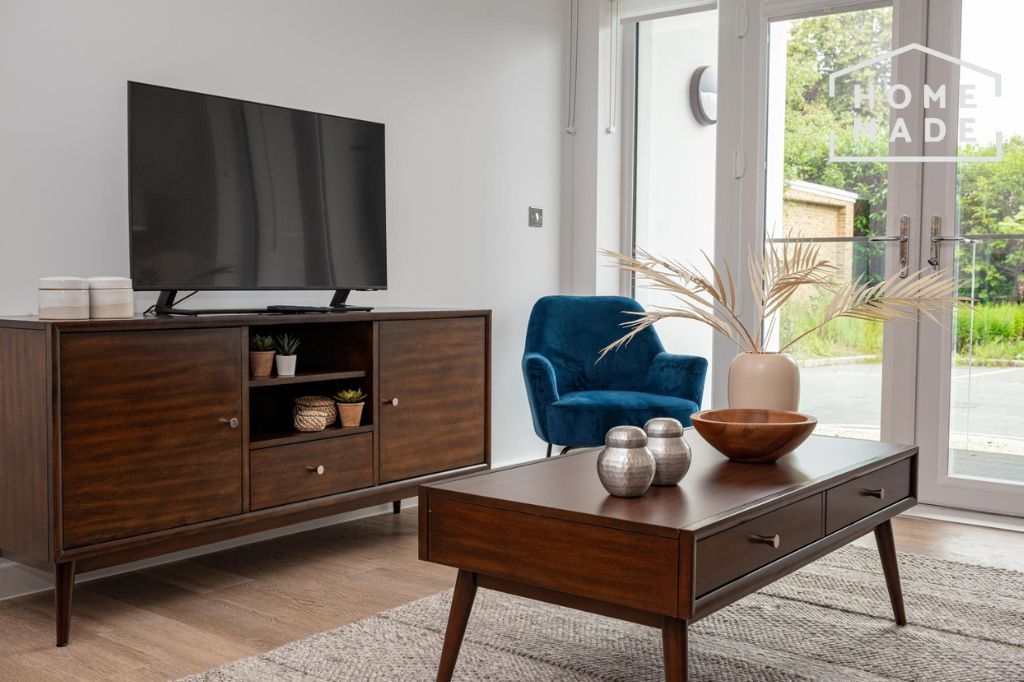 1 bed flat to rent in WaltonOnThames KT12, £1,949 pcm Zoopla