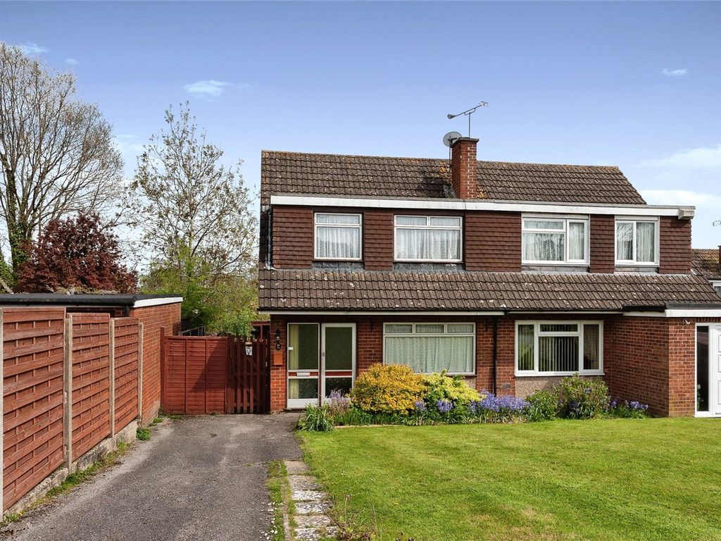 3 bed semidetached house for sale in Gloucester Road, Bagshot, Surrey