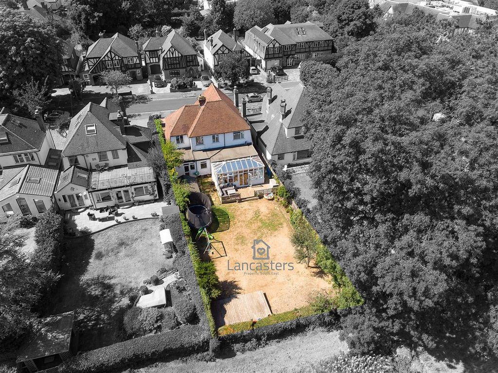 Longcroft Avenue, Banstead SM7