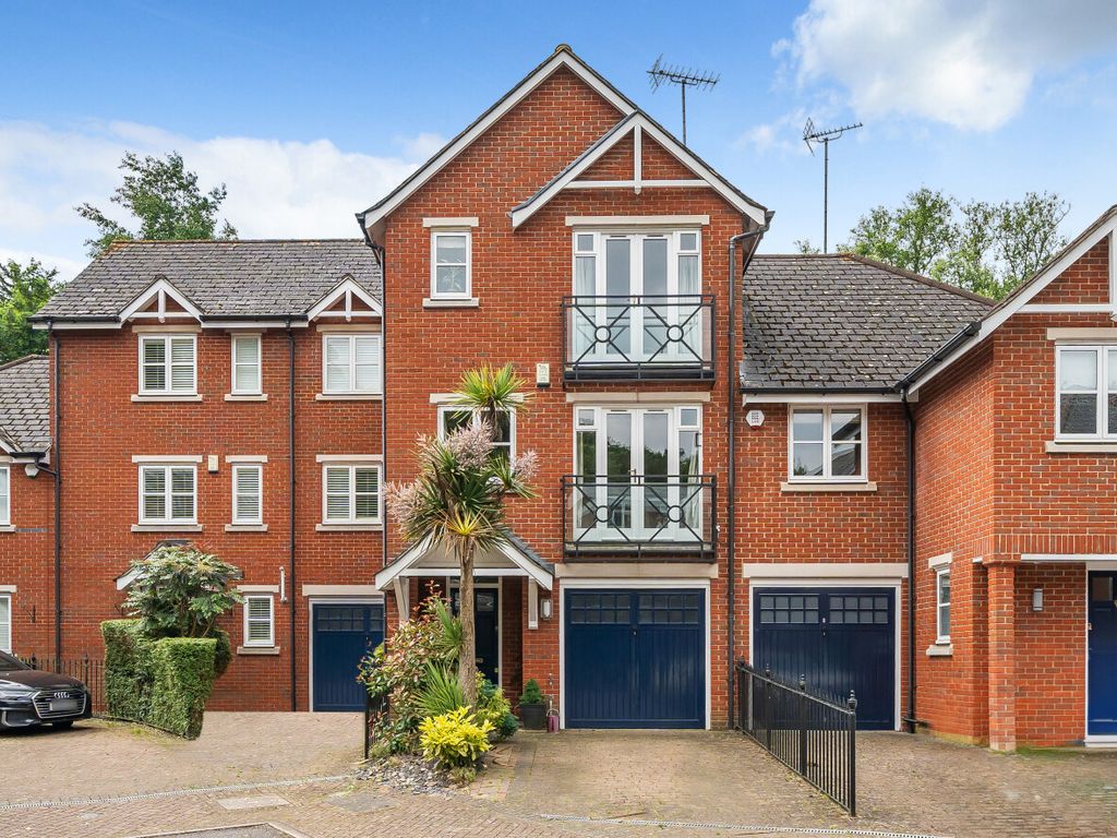 4 bed detached house for sale in Imperial Place, Chislehurst, Kent BR7