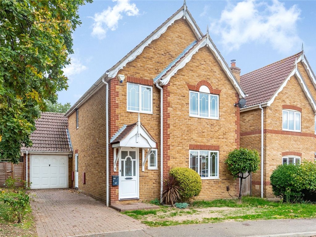 4 bed detached house for sale in Rowan Grove, Aveley, South Ockendon