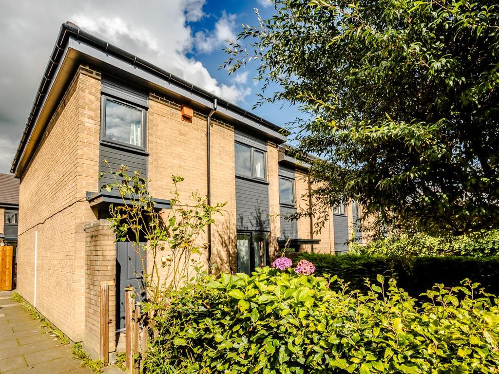 3 bed end terrace house for sale in Richmond Road, Halifax HX1, £