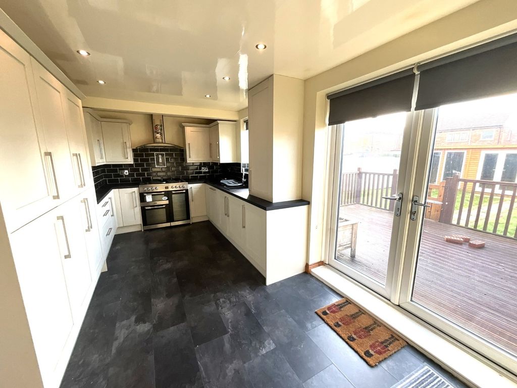3 bed semidetached house for sale in Stirling Avenue, Jarrow, Tyne And
