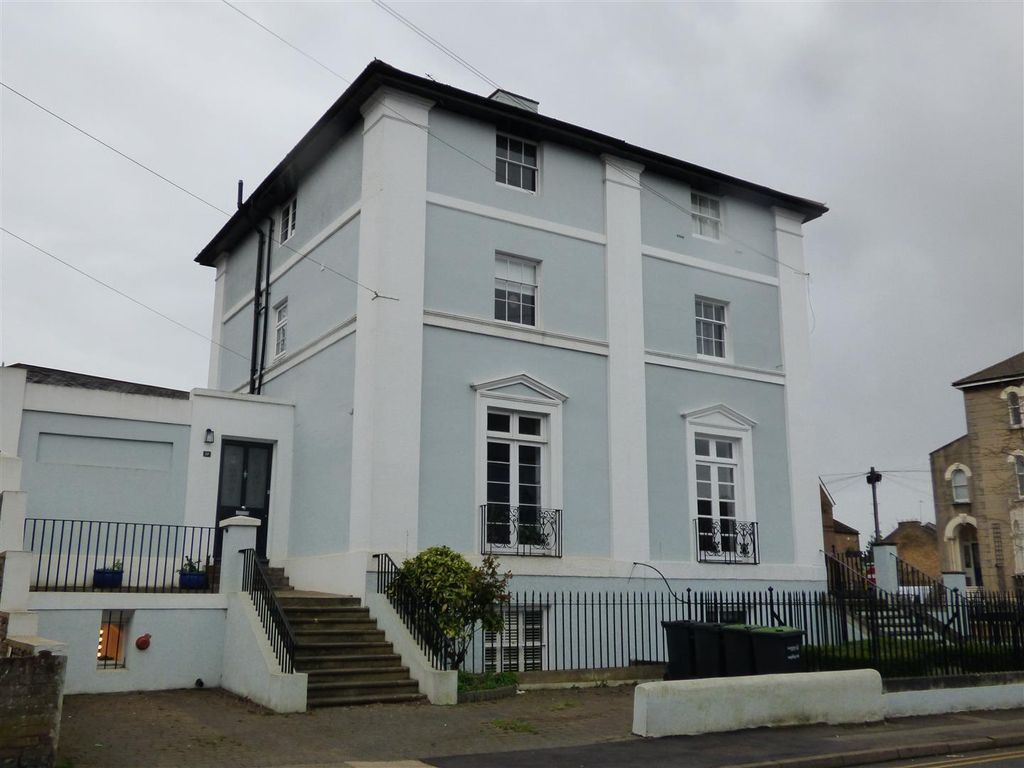 4 bed property for sale in Clarence Place, Gravesend DA12 Zoopla