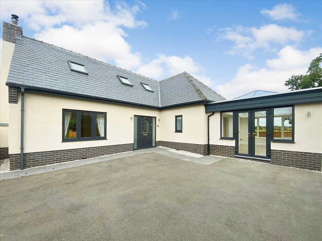 3 bed detached house to rent in Main Street, Keyworth, Nottingham NG12