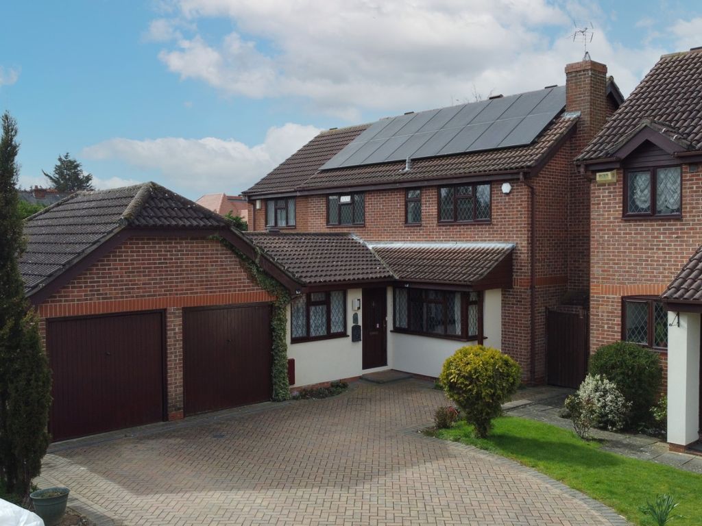 5 bed detached house for sale in Albany Park Drive, Winnersh, Wokingham