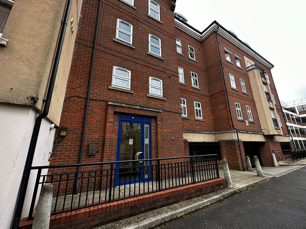 1 bed flat to rent in New Walk Central Apartments, Princess Road East
