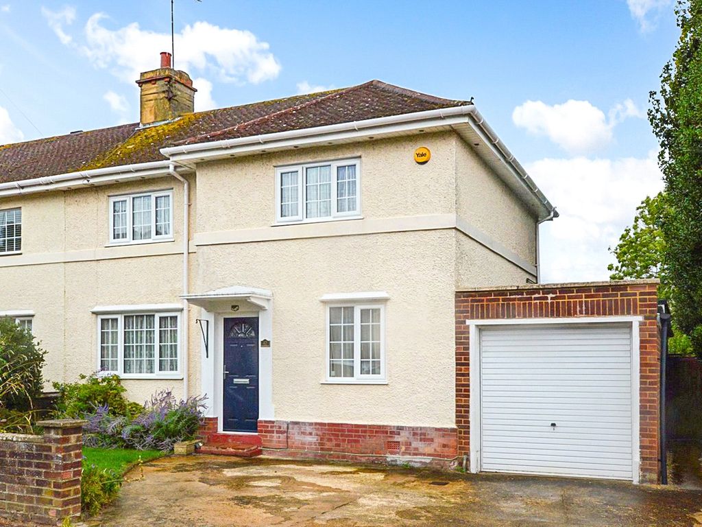 3 bed semidetached house for sale in Periwinkle Lane, Dunstable