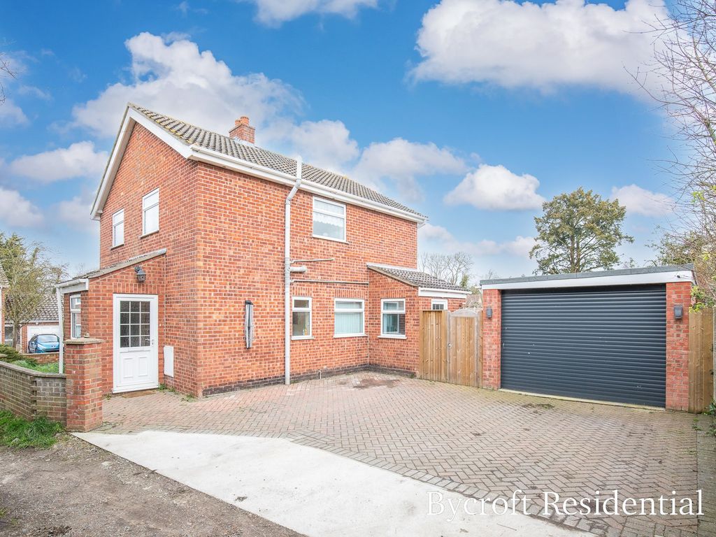 3 bed detached house for sale in Thrigby Road, Filby, Great Yarmouth NR29, £340,000 Zoopla