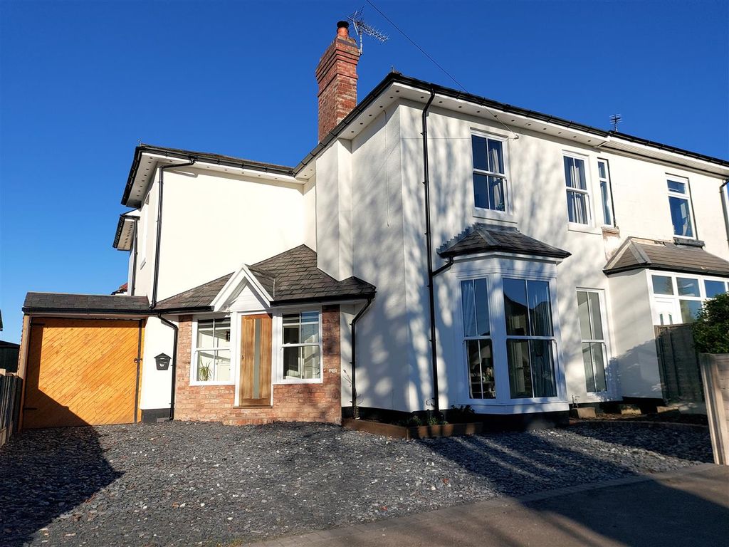 4 bed semidetached house for sale in Hurcott Road, Kidderminster DY10