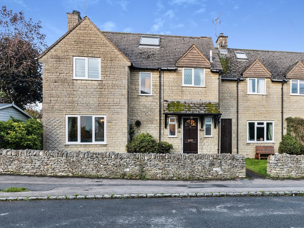 3 bed detached house for sale in Bearsfield, Bisley, Stroud GL6, £