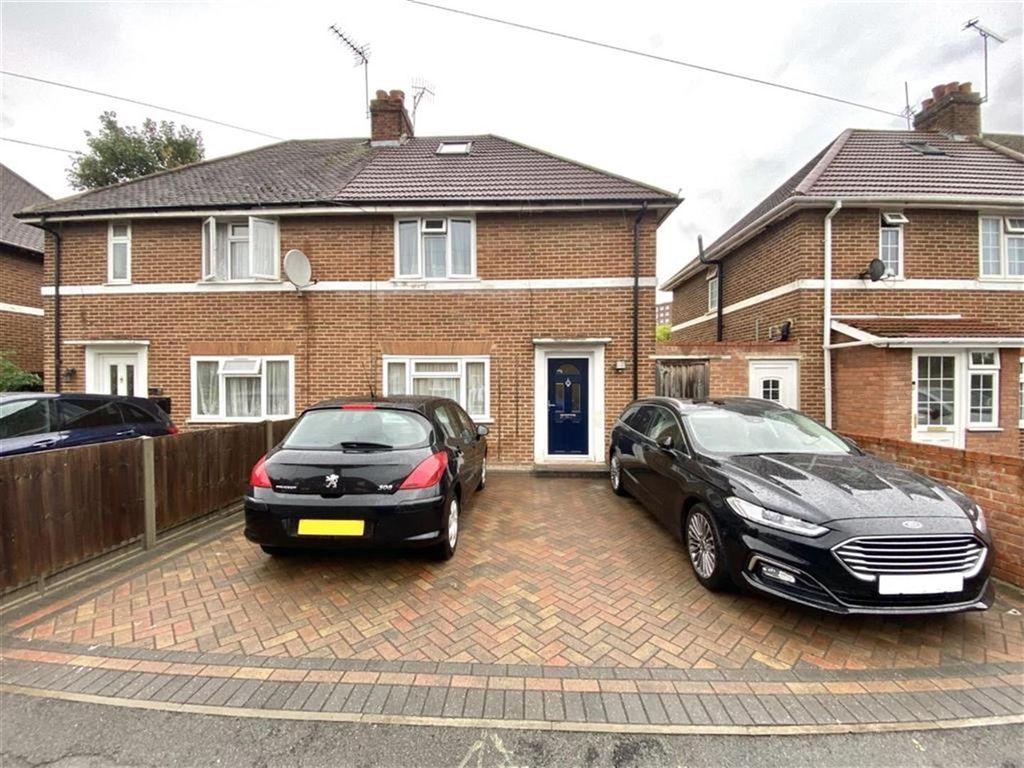 3 bed semidetached house for sale in Birchway, Hayes UB3 Zoopla
